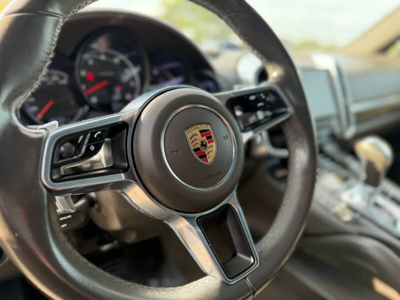 2017 Porsche Cayenne Platinum Edition