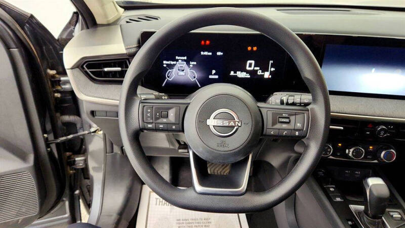 2025 Nissan Kicks SV