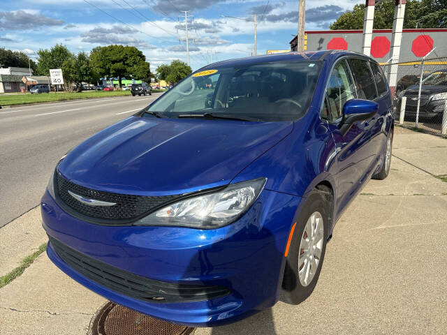 2019 Chrysler Pacifica for sale at Matthew's Stop & Look Auto Sales in Detroit, MI