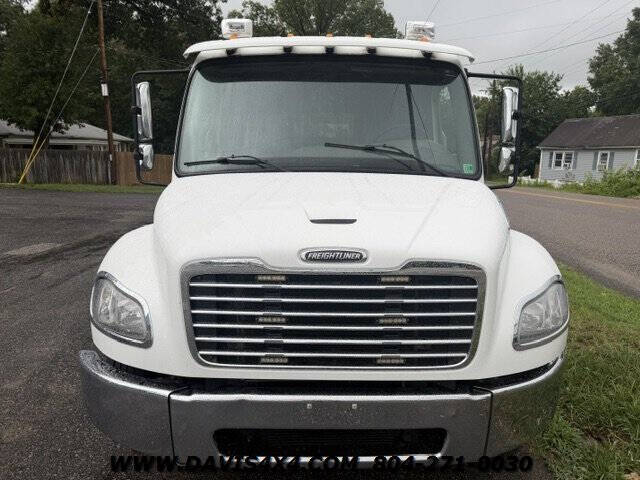 2021 Freightliner M2 106