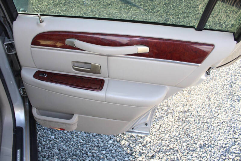 2005 Lincoln Town Car Signature