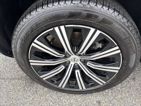 2025 Volvo XC90 B5 Core Bright Theme