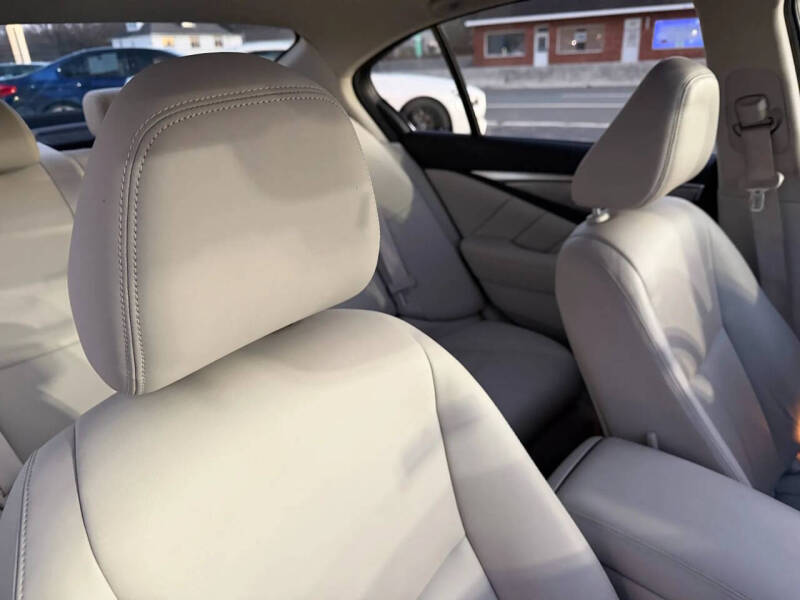 2015 Infiniti Q50 Premium