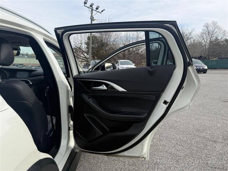 2017 Infiniti QX30 Premium