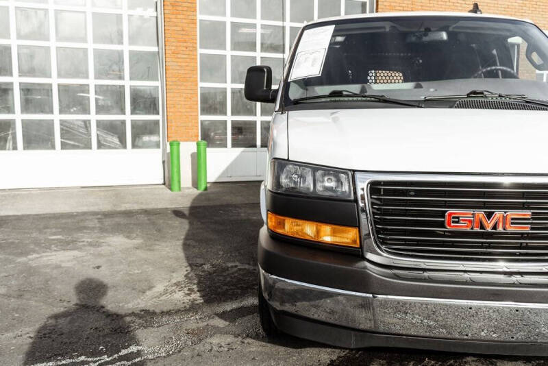 2023 GMC Savana 2500