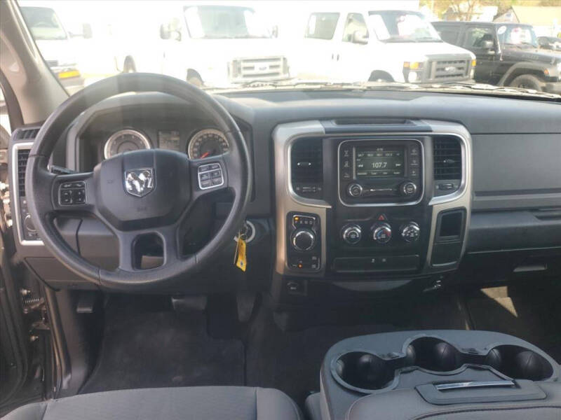 2017 RAM 1500 SLT
