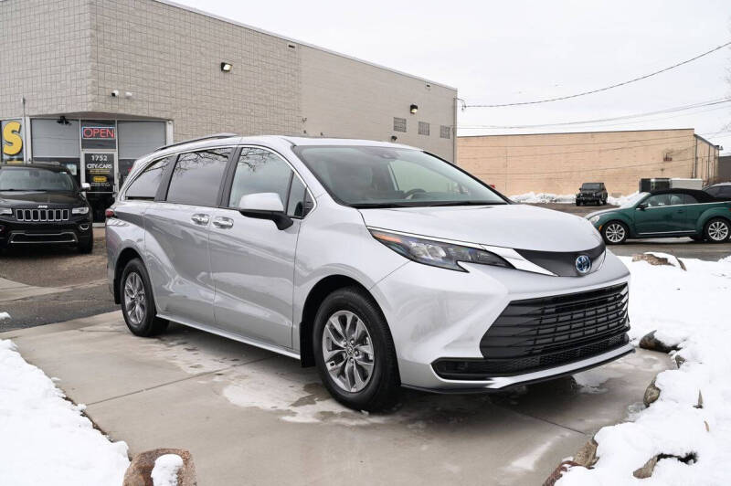 2025 Toyota Sienna XLE 8-Passenger