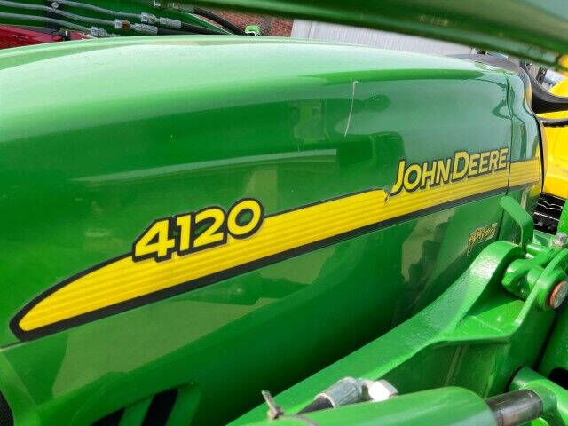 2012 John Deere 4120 TRACTOR
