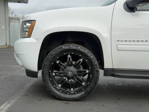 2013 Chevrolet Suburban LS