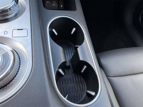 2023 Genesis GV70 2.5T Standard