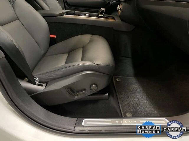 2025 Volvo XC90 B6 Plus Bright Theme 7P