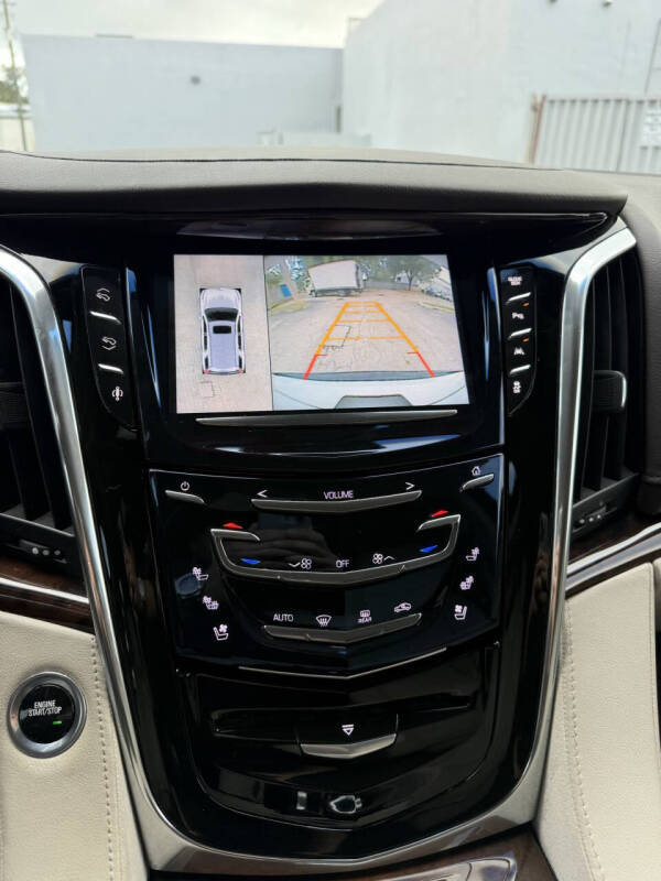 2016 Cadillac Escalade Luxury Collection