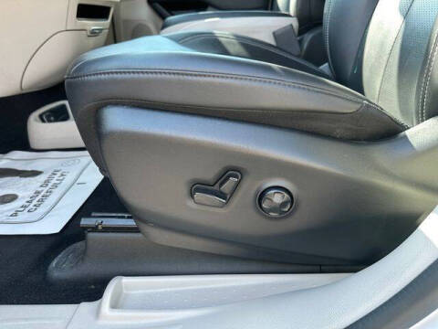 2024 Chrysler Pacifica Plug-In Hybrid Select