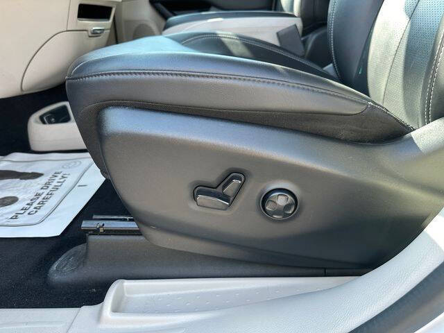 2024 Chrysler Pacifica Plug-In Hybrid Select