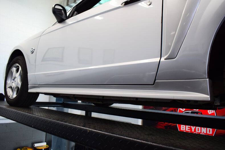 2004 Ford Mustang Deluxe