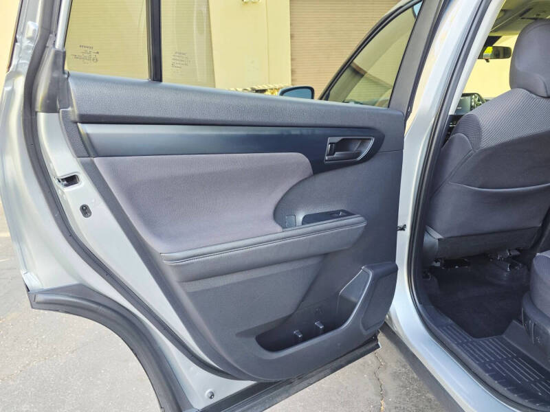 2020 Toyota Highlander LE