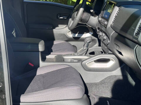 2024 Nissan Frontier SV