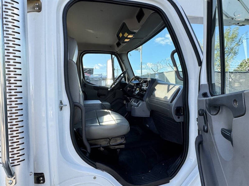 2015 Freightliner M2 106