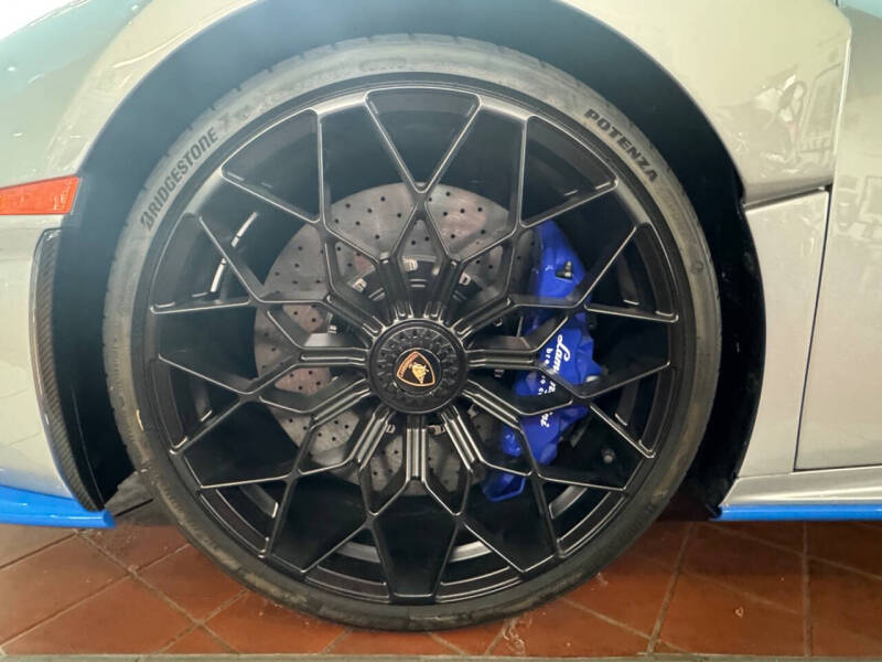 2023 Lamborghini Huracan STO