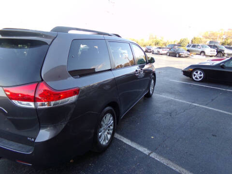2011 Toyota Sienna XLE 7-Passenger Auto Access Seat