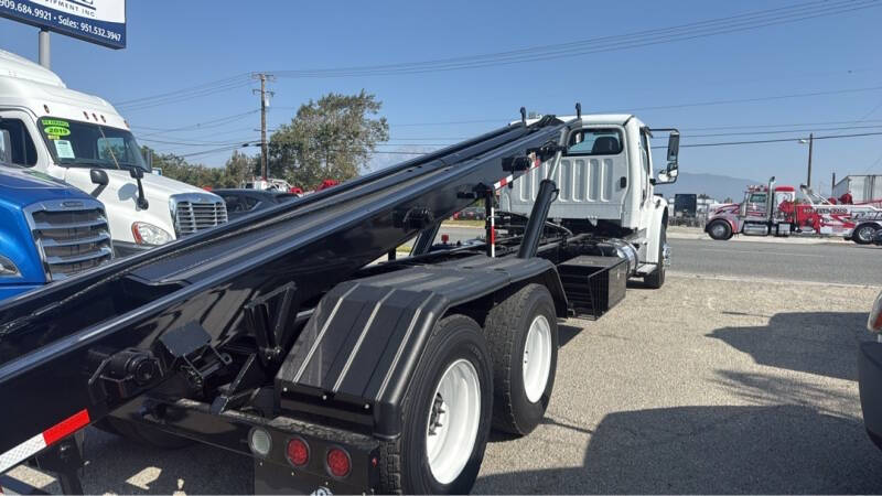 2022 Freightliner M2 106