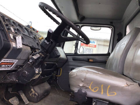 2000 Freightliner FL70