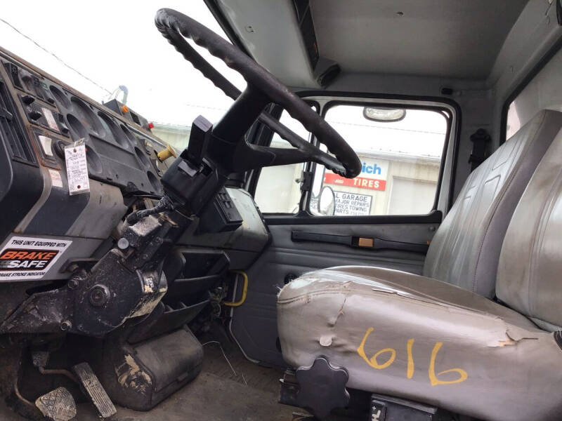 2000 Freightliner FL70