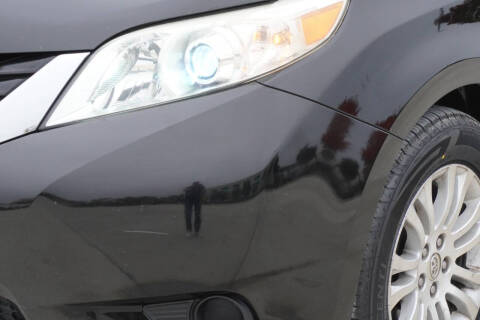 2013 Toyota Sienna LE 7-Passenger Auto Access Seat