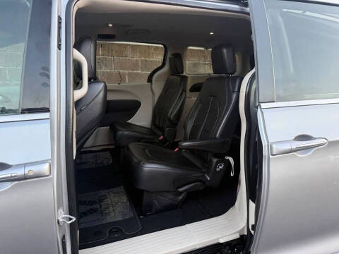 2017 Chrysler Pacifica Touring-L