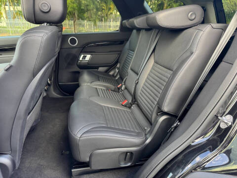 2024 Land Rover Discovery P300 S