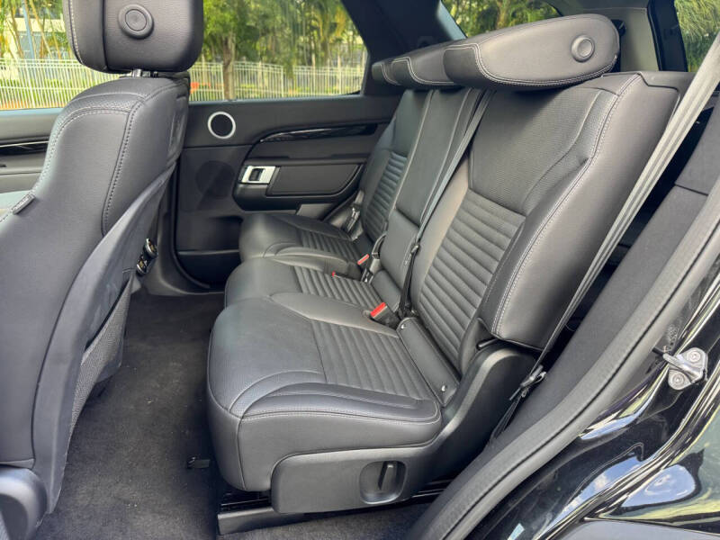 2024 Land Rover Discovery P300 S