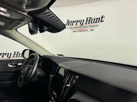 2024 Volvo XC60 B5 Core Dark Theme