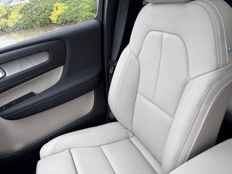 2026 Volvo XC40 B5 Plus