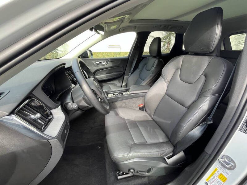 2025 Volvo XC60 B5 Plus Dark Theme