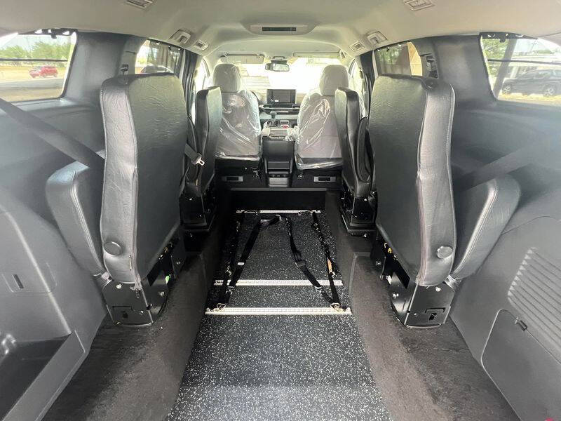 2026 Toyota Sienna LE 8-Passenger