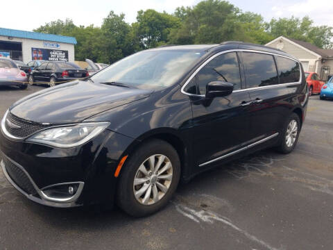 2017 Chrysler Pacifica for sale at Germantown Auto Sales in Carlisle OH