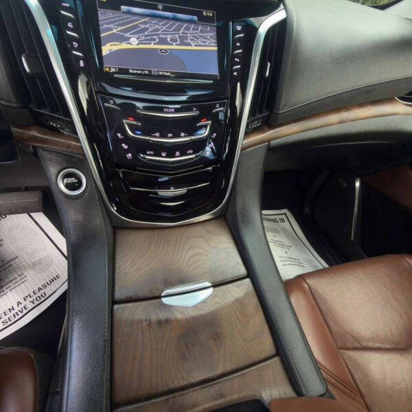 2018 Cadillac Escalade Luxury