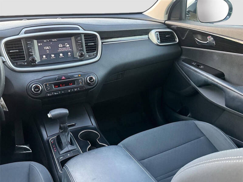 2019 Kia Sorento LX V6