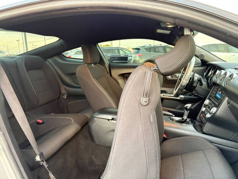 2016 Ford Mustang V6