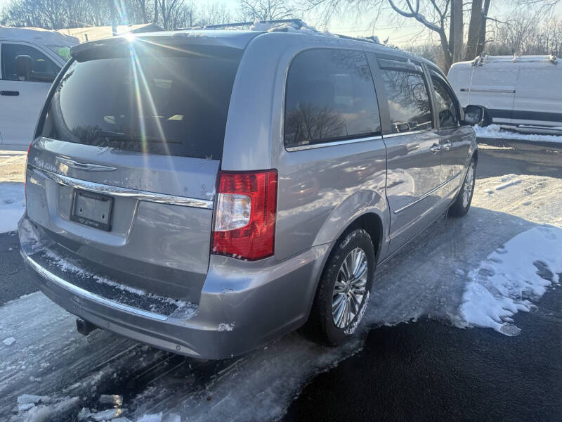 2015 Chrysler Town and Country Touring-L
