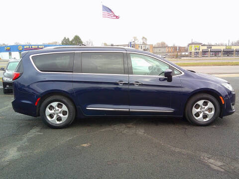 2017 Chrysler Pacifica Touring-L Plus