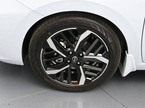 2025 Nissan Versa SR