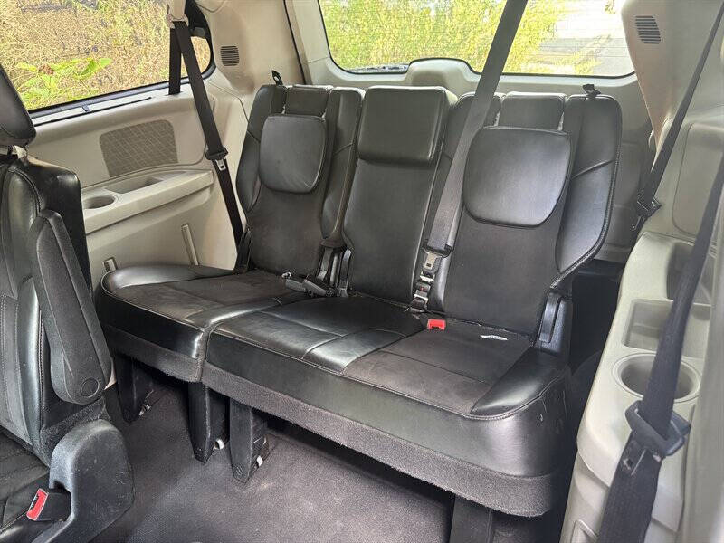 2014 Chrysler Town and Country Touring-L