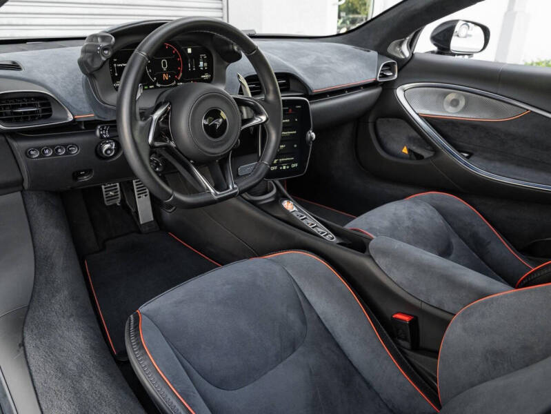 2025 McLaren Artura