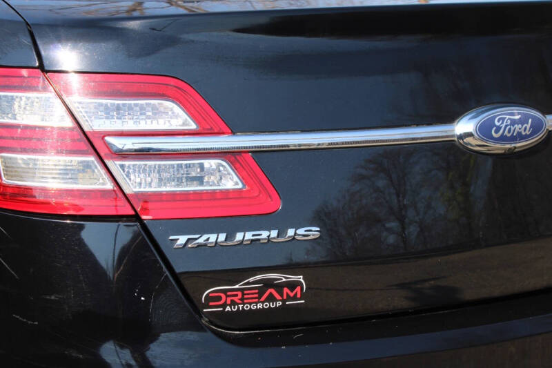 2017 Ford Taurus SE