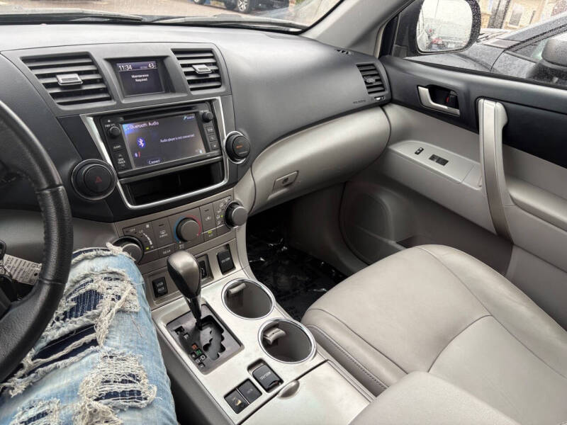 2013 Toyota Highlander SE