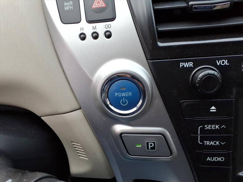 2013 Toyota Prius v Five