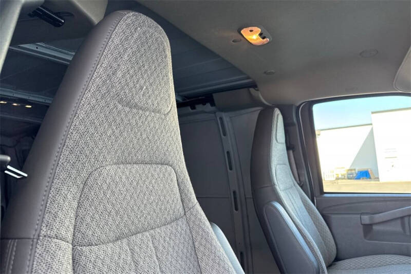 2025 GMC Savana 3500