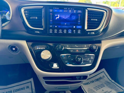 2017 Chrysler Pacifica Touring-L
