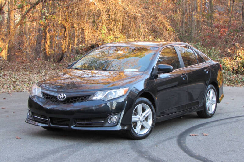 2014 Toyota Camry SE photo 37